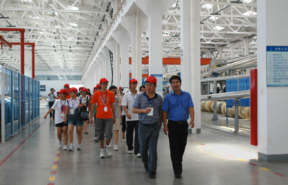 溧阳市在校大学生代表50余人来新宝GG集团旅行学习