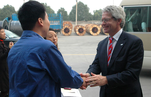 荷兰莱瓦顿市政府代表团一行来新宝GG考察