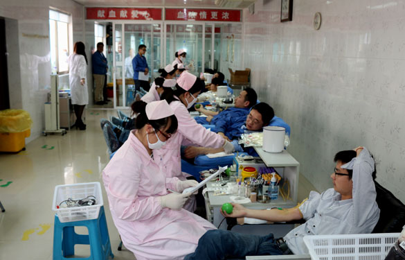 新宝GG员工无偿献血迎“五一”